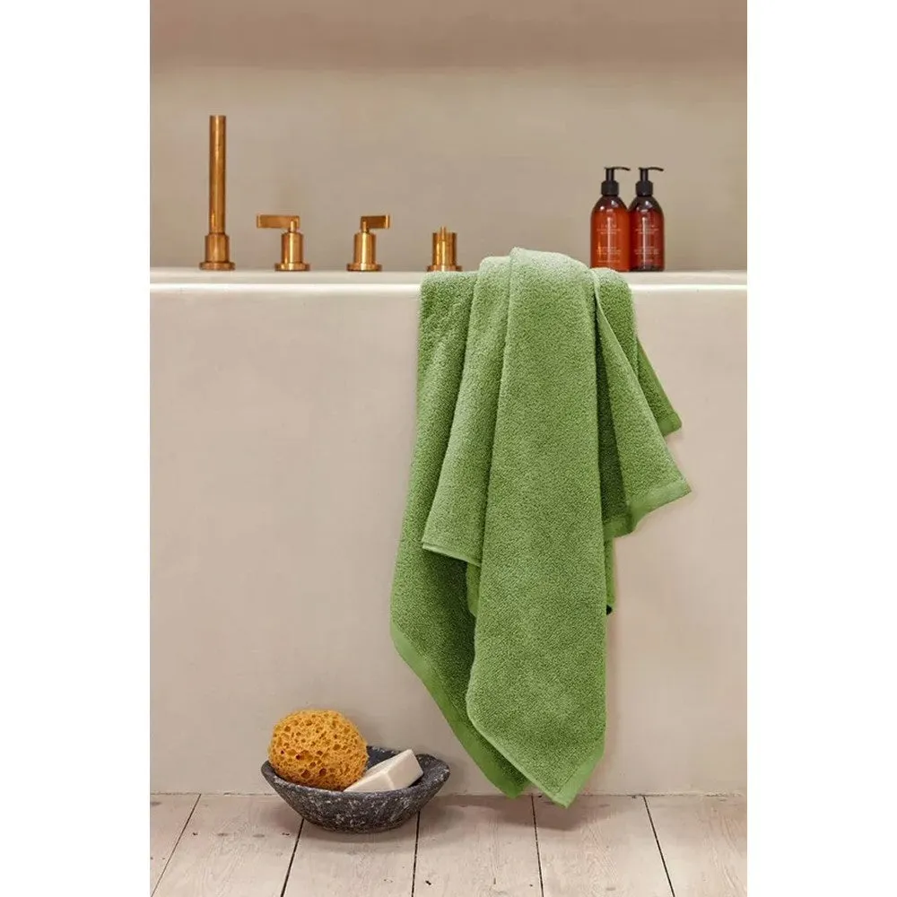 Christy Serene 30cm Apple Green Cirrus Quick Dry Face Cloth